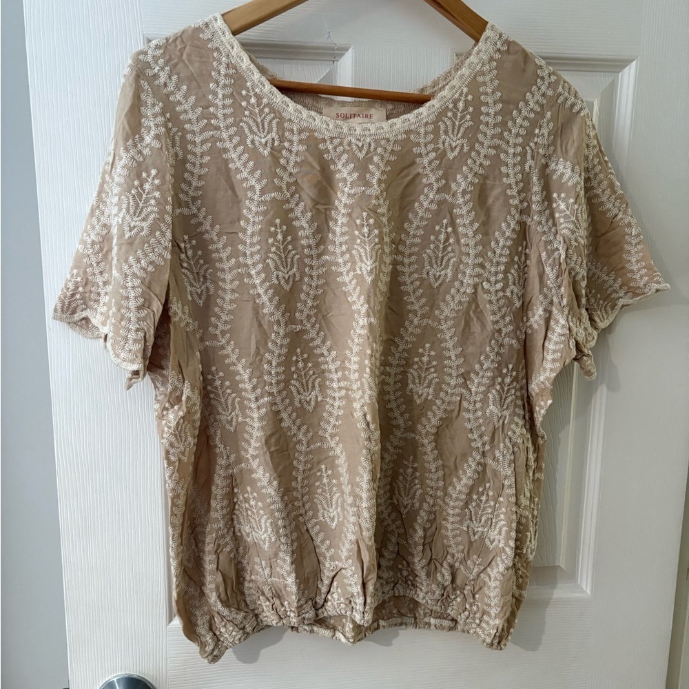 Solitaire Anthro embroidered scalloped sleeve elastic hem top size XL beige